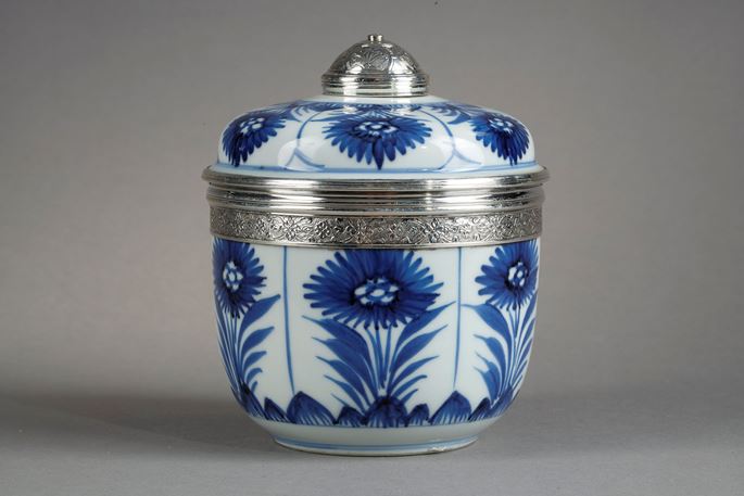 Blue and white porcelain covered pot with stylised floral decoration ( good sapphire blue) Poinconné silver mount | MasterArt